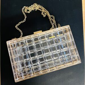 🍸CLEAR ACRYLIC CLUTCH W/GOLD CHAIN🍸